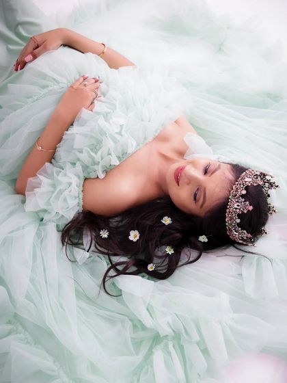 Solo Radiance: Portraits of the Mother-to-Be photo 153