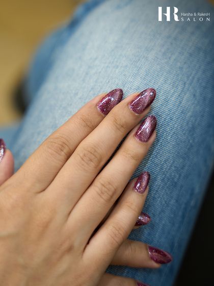 A close-up of our sparkling purple cat-eye polish. The glitter particles are suspended in the gel, creating incredible depth and a luxurious, velvety finish that is truly captivating.