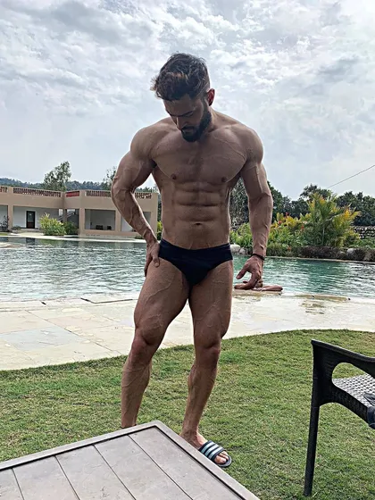 Your physique is a reflection of your lifestyle. Even outside the gym, the results of hard work are clear. This is what a fully developed and conditioned body looks like.