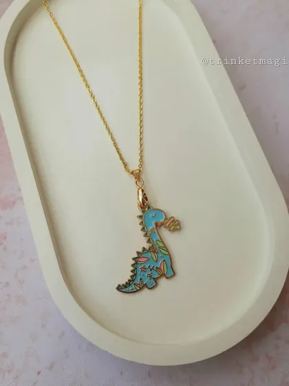 A rawr-some dino charm necklace for the little adventurer. The blue dinosaur pendant with floral details is both cute and cool.