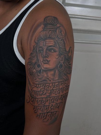 A classic Mahadev portrait combined with the powerful Mahamrityunjaya Mantra. The calm expression of Shiva contrasts with the bold Sanskrit calligraphy, creating a balanced design that represents both peace and divine protection.