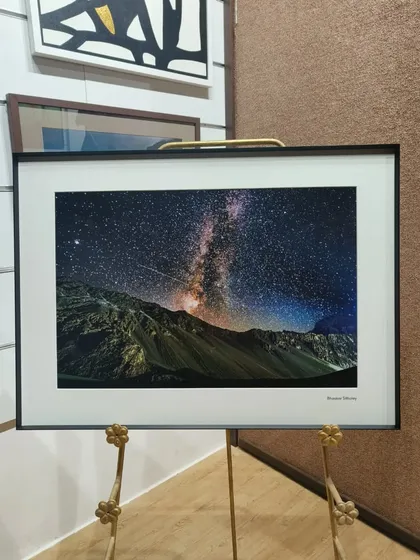 The deep blues and purples of this astrophotography print are rich and clear, thanks to the giclée printing process. A minimal black metal frame was chosen to ensure nothing distracts from the awe-inspiring view of the night sky.
