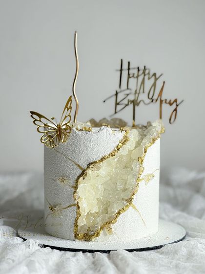 A stunning white and gold geode cake. The crystallized sugar effect creates a beautiful, natural-looking geode, making this a truly unique birthday cake.