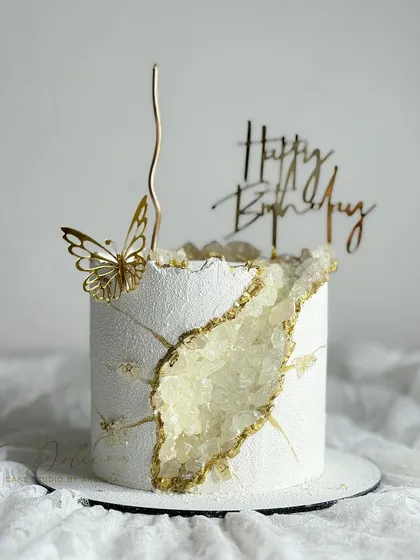 A stunning white and gold geode cake. The crystallized sugar effect creates a beautiful, natural-looking geode, making this a truly unique birthday cake.