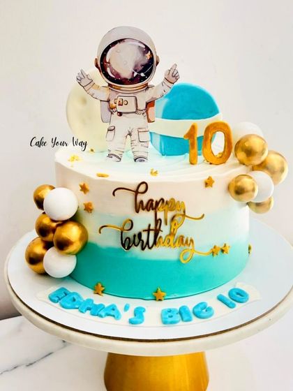 An out-of-this-world space-themed cake for a 10th birthday. The design includes an astronaut, planets, and stars for a cosmic adventure.