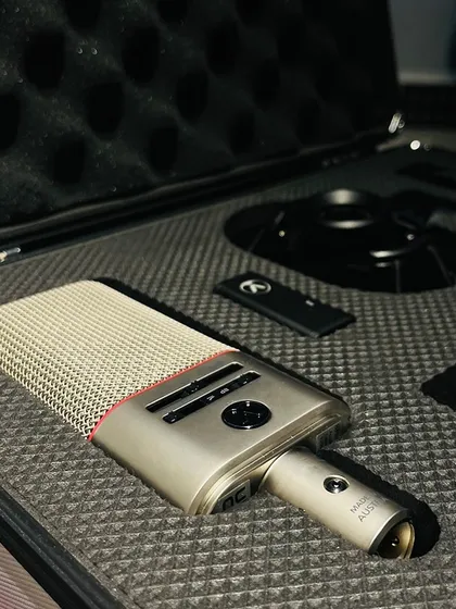 Unboxing the OC818. This microphone's innovative design ensures every detail of your performance is preserved with exceptional clarity.