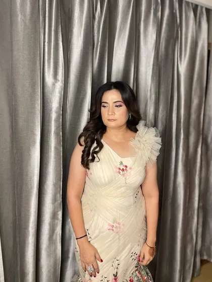 My always gorgeous Anita, looking stunning in a floral gown. The makeup was kept soft and elegant to complement the beautiful dress, with a focus on a flawless base and soft smokey eye.