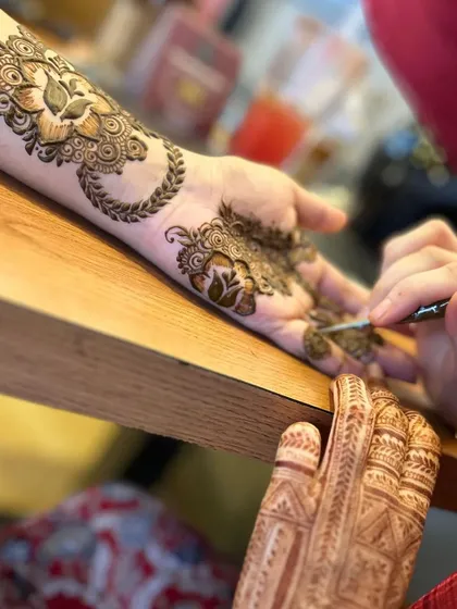 A beautiful action shot of me applying henna with my cone.