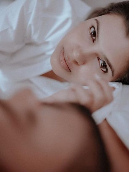 A close-up shot focusing on the bride-to-be's gaze during an intimate pre-wedding moment. My goal is to capture the emotion and anticipation in her eyes.