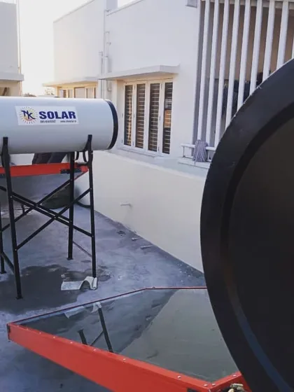 A closer look at the insulated storage tank and stand for our FPC solar water heater. The robust build quality ensures longevity and reliable performance for your hot water needs.