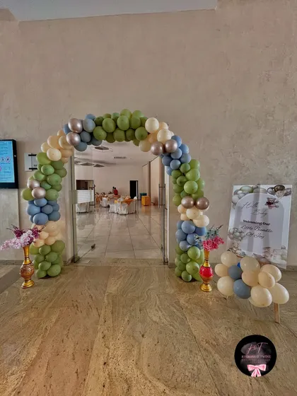 A welcoming balloon arch at the entrance of the hall, setting the festive tone for the baby's welcome party from the moment guests arrive.