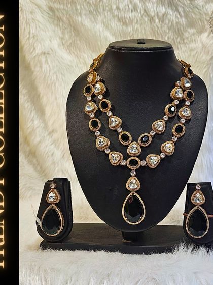 Our trendy collection has you covered. This black and white stone necklace set offers a modern and chic look, perfect for cocktail parties or an Indo-Western outfit.