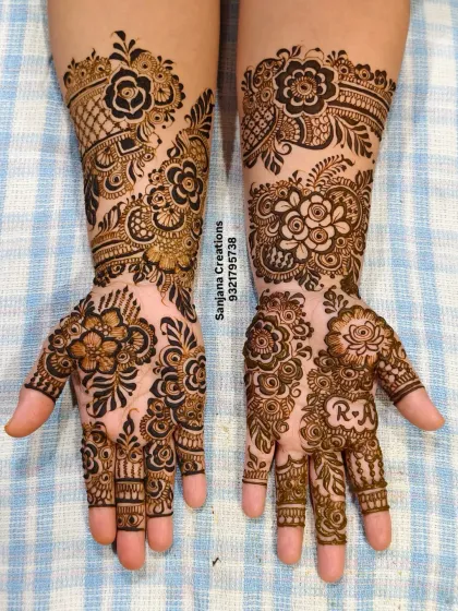 A lovely guest mehndi with a mix of Arabic and Indian styles, personalized with the initials 'R' and 'A'.