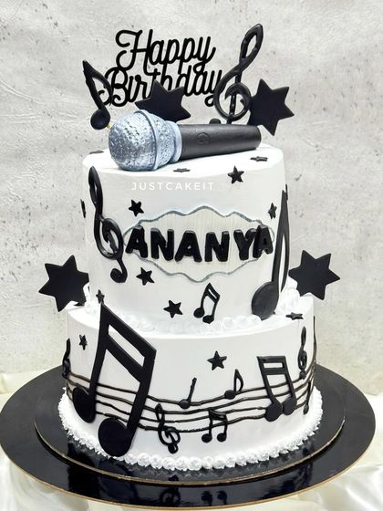 Personalized Story Cakes photo 17