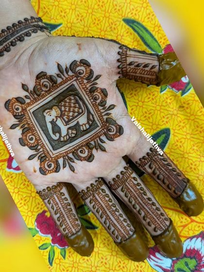 A simple and sweet elephant motif in a square frame. This is a lovely design for guests, kids, or anyone who loves elephants.