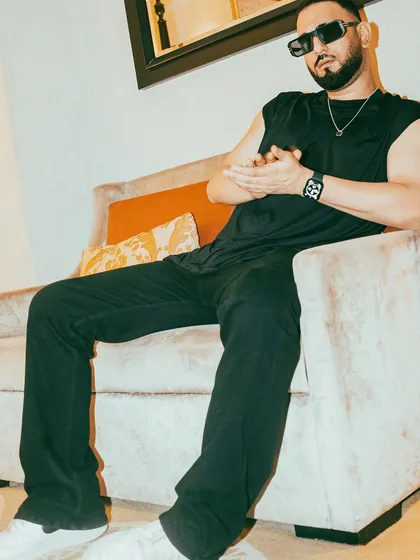 Unfortunately for my haters, I’ll once again be living my best life this weekend. A few shots from a hotel room session before a gig.