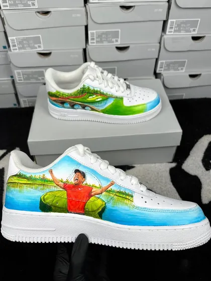 The other shoe in the Tiger Woods pair, capturing his iconic victory celebration.