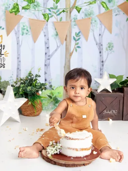 King of all the wild things and the cake! This 'Wild One' cakesmash is so charming. The rustic woodland theme combined with the simple, yummy cake creates such a heartwarming scene for a first birthday celebration.