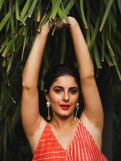 A moment of pure joy with Isha Talwar. I live for these unscripted shots, where a person’s spirit shines through. It’s about creating a space where you can feel free and completely yourself.