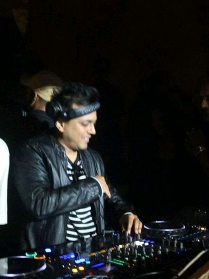 A candid photo of me in my element, with Yo Yo Honey Singh in the background, enjoying the set.