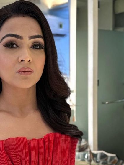 Great hair happens by appointment. These classic Hollywood waves are perfect for when you want to feel sophisticated and put-together for a special occasion.