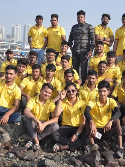 The biggest mehndi artist team in Mumbai, pictured here at the Bandra-Worli Sea Link.