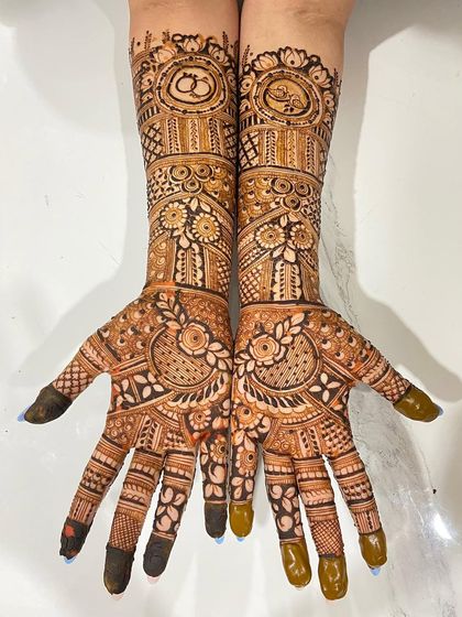 Intricate Bridal Mehendi photo 54