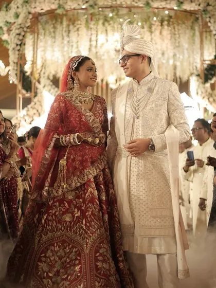 A grand entrance. From the sindoori hues to the fierce eyes, this bridal glam is all about timeless tradition with a touch of drama.