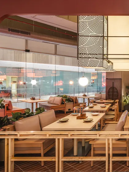 We used a deep red arched facade to frame the view into the restaurant, creating a dramatic entrance. This architectural choice piques curiosity from the outside and draws people into the vibrant world of Lucky Chan.