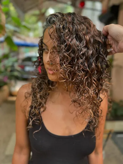 Another angle of these stunning non-bleach curly highlights, showing how the color enhances the texture and movement of the hair.