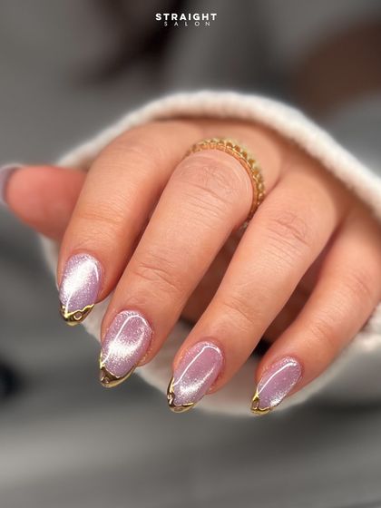 A close-up capturing the shimmer of the lavender cat-eye polish. The gold chrome accent perfectly frames the nail, adding a touch of elegance.