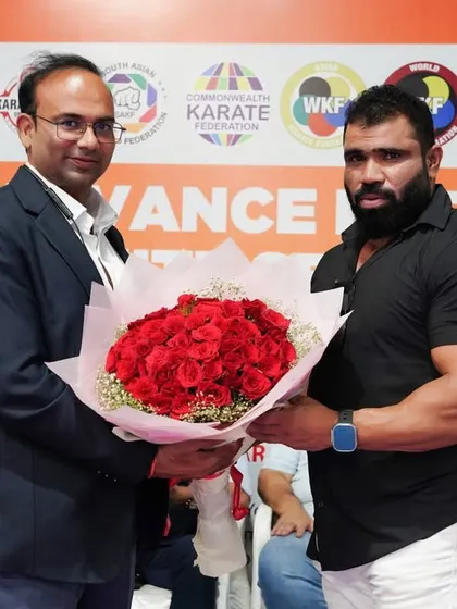 Welcoming a guest at the Pune seminar. Our events attract respected figures from the sports and martial arts community, creating a rich learning environment.