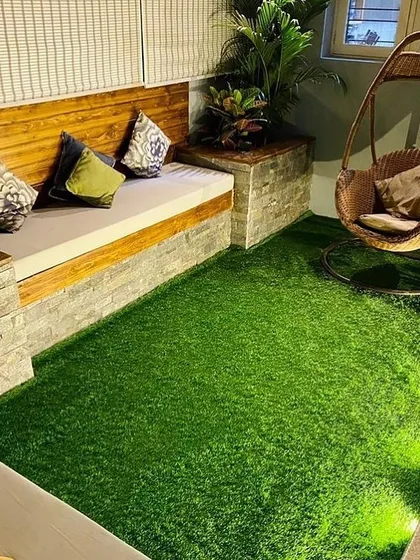 We help you create your personal oasis. This cozy balcony corner combines lush artificial turf, a comfortable seating area, and a hanging swing chair, turning a simple space into the perfect spot to relax and unwind.