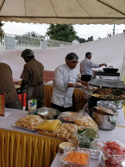 Our live chaat and appetizer station is a crowd favorite. Here, our chefs are preparing various snacks to order, providing a dynamic and interactive food experience for guests at a garden party.