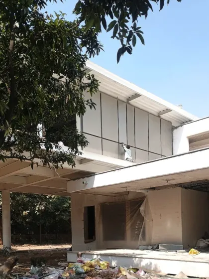 The steel structure of Residence S in New Delhi during construction. This image reveals the skeleton of the building, a cantilevered form that lifts the main living spaces off the ground to enhance the connection with the garden below.