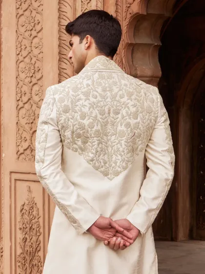 The artistry is visible from every angle. The back of this sherwani features a beautifully rendered panel of embroidery, ensuring a lasting impression.