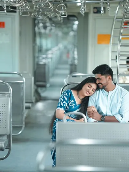 A quiet moment of connection amidst the journey. Using a Mumbai local train as our setting, I captured this intimate portrait for Veeral and Tavan. It shows that beautiful pre-wedding photos can be created anywhere, telling a story that is uniquely yours.
