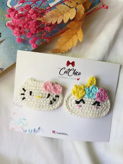 A magical duo! This clip set features a crochet Hello Kitty and a unicorn, two characters that little ones absolutely adore.
