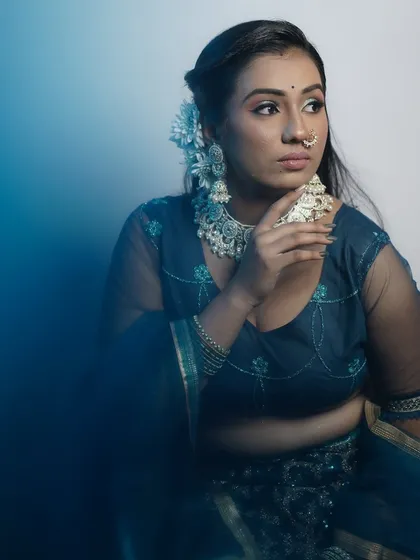 Another beautiful shot of this Gen Z-inspired party look.