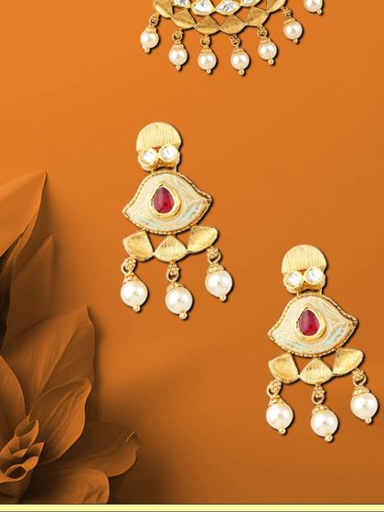 These modern earrings feature a unique design with pearls and red stones, perfect for adding a touch of grace to any outfit.
