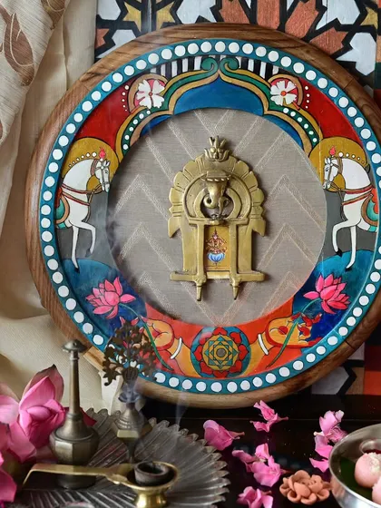 Another view of the Shukra frame, with incense smoke gently wafting past. This shot captures the divine and artistic essence of Venus, who is propitiated through the worship of the goddess Lakshmi.