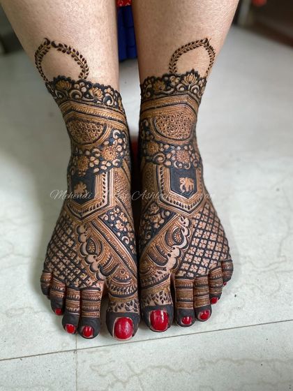 Intricate Bridal Feet photo 17