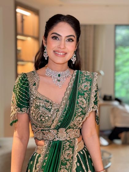 Another happy portrait of the bride, looking fresh and elegant for her pre-wedding ceremony.