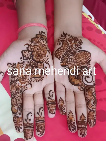 A classic Arabic mehndi design, with a focus on bold peacock and floral motifs. The pattern leaves plenty of open space, which makes the design stand out.