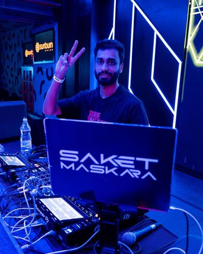 Live DJ Performances