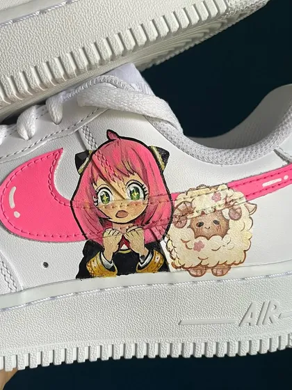 A different expression for Anya on the other shoe of the SPY x FAMILY custom kicks. I love creating a story across the pair.