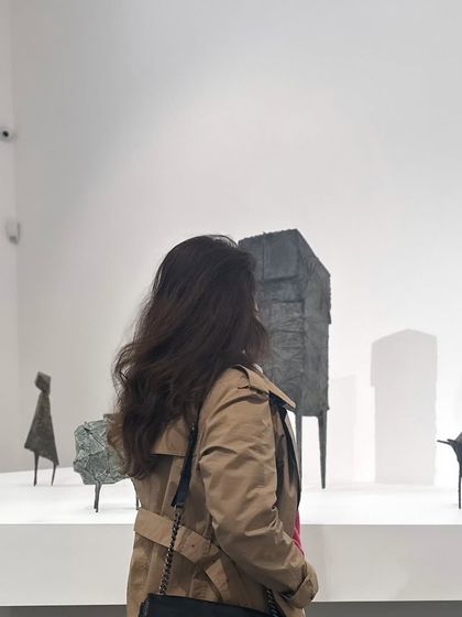 Visiting the Perrotin gallery in Paris to witness the incredible work of British sculptor Lynn Chadwick. His mastery of form and imagination is a profound reminder of the power of art to transform a space.