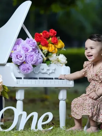That first birthday is a milestone of pure joy. I love capturing these candid, happy moments during outdoor cake smash and pre-birthday sessions, celebrating a whole year of growth and happiness.