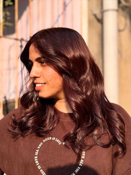 A rich, chocolatey red-brown we call Brownie. This global color is warm, inviting, and looks absolutely delicious, especially when styled in soft waves.