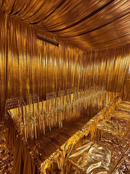 Another view of the all-gold dining experience, showcasing the dramatic, monochromatic effect that creates an atmosphere of pure opulence.